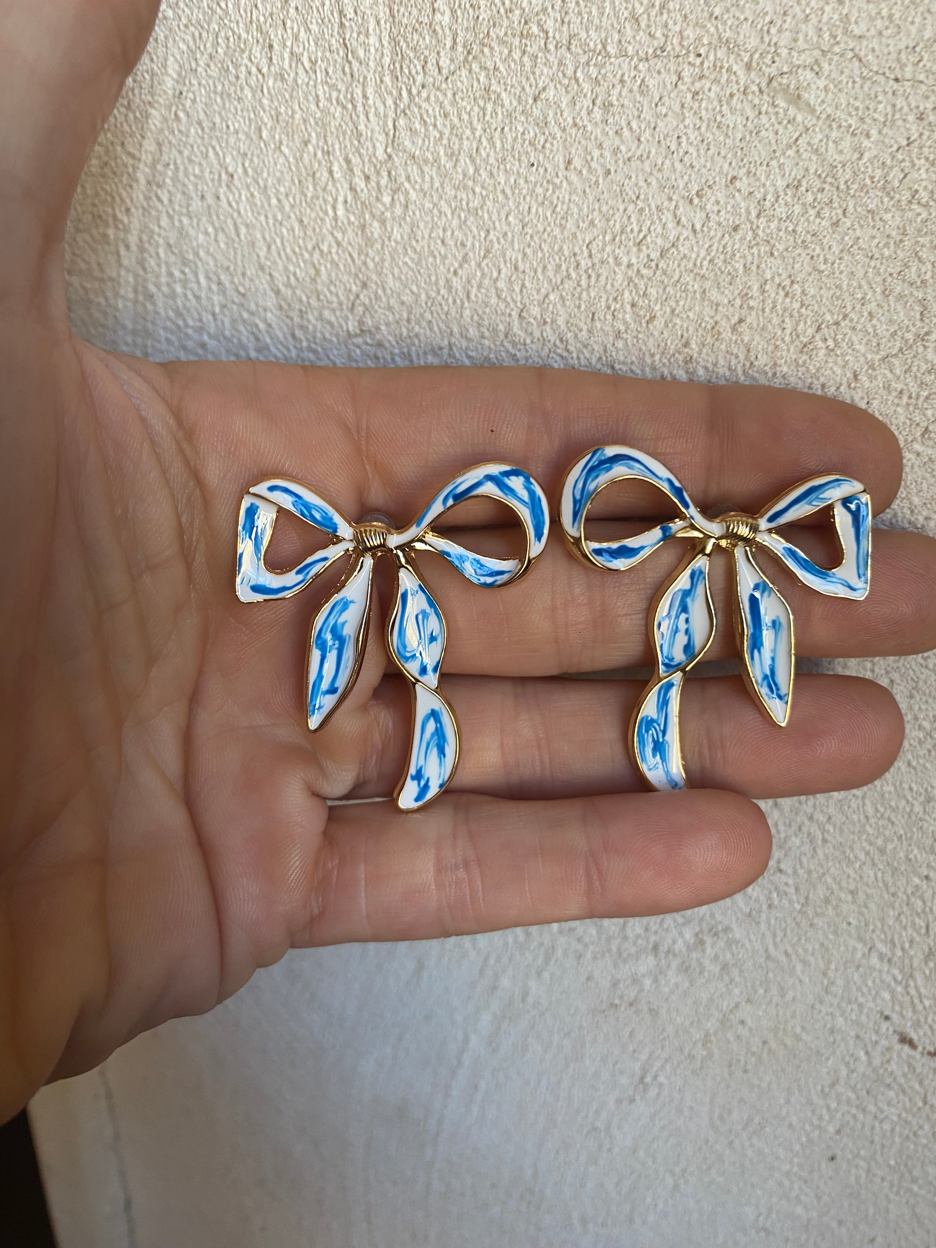 boucle d’oreille gros noeud ruban doré bleu émail clou vintage rétro