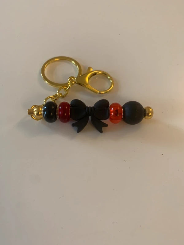 Bijou de sac artisanal porte clé doré gros noeud noir perle silicone verre rouge accessoire chic