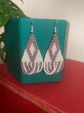 Boucle d’oreille triangle crème mauve douceur mat perle miyuki bijoux artisanale