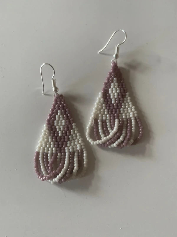 Boucle d’oreille triangle crème mauve douceur mat perle miyuki bijoux artisanale