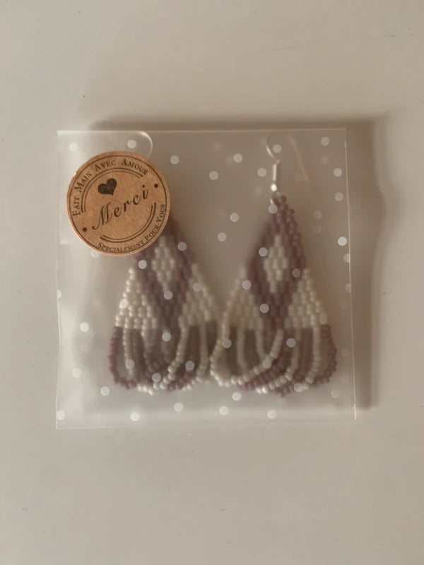 Boucle d’oreille triangle crème mauve douceur mat perle miyuki bijoux artisanale