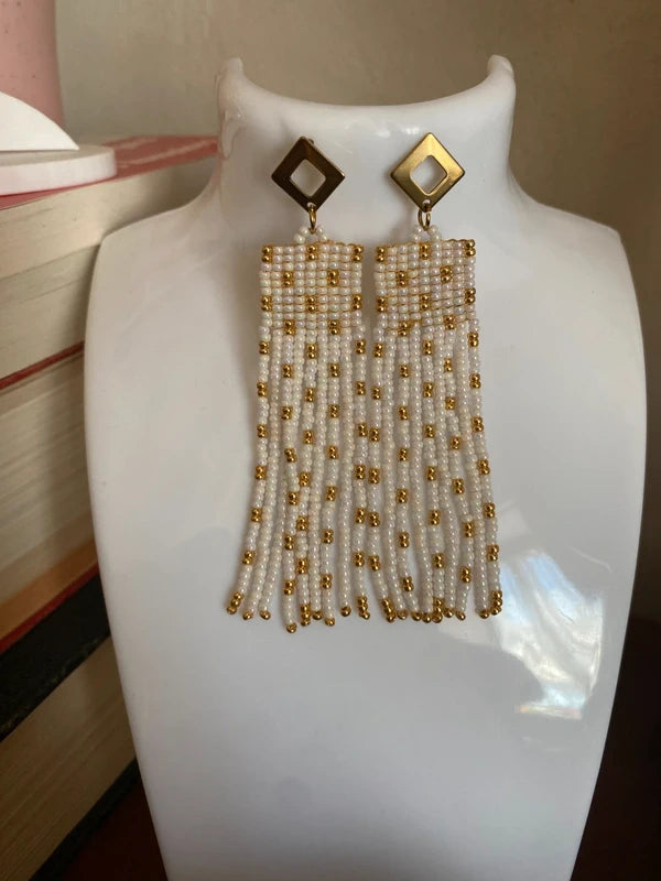 boucle d'oreille longue brickstitch rectangle frange blanc et or miyuki artisanal ava