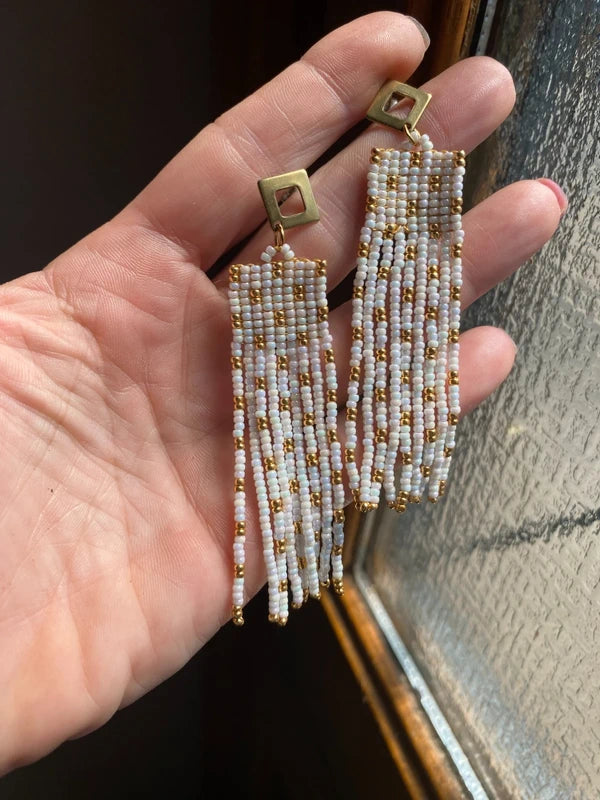 boucle d'oreille longue brickstitch rectangle frange blanc et or miyuki artisanal ava