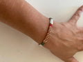 bracelet fin perle élastique half tila rouge doré artisanal ava
