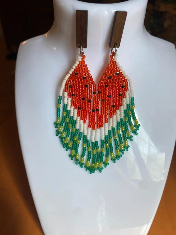 Boucle d'oreille longue Miyuki pastèque frange bois pendante été artisanale