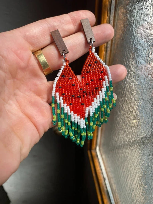 Boucle d'oreille longue Miyuki pastèque frange bois pendante été artisanale