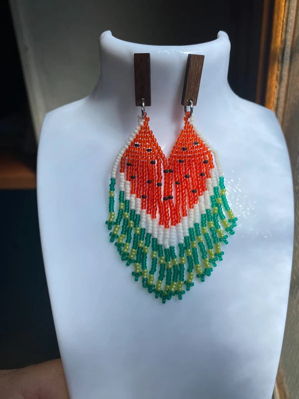 Boucle d'oreille longue Miyuki pastèque frange bois pendante été artisanale