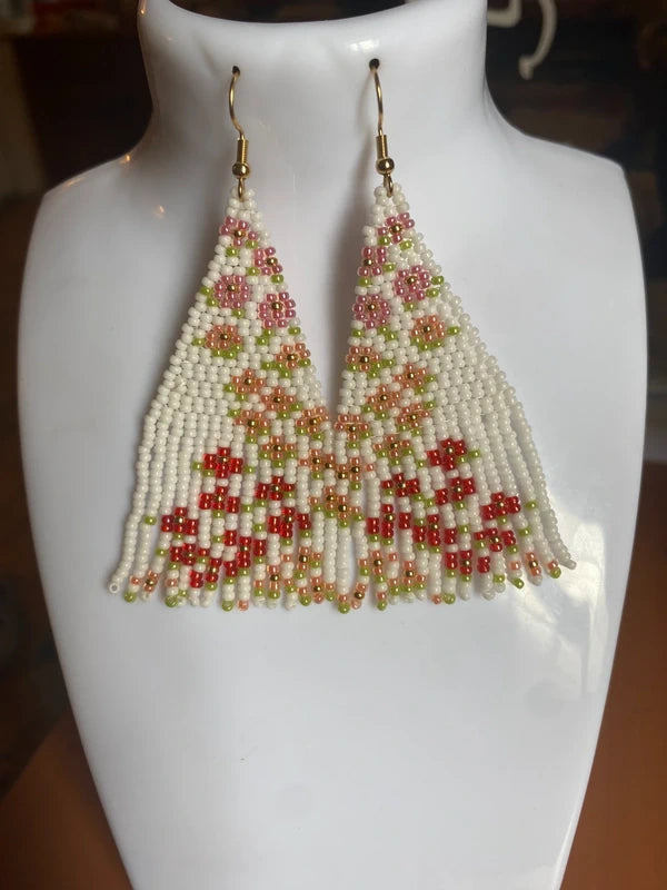 Boucle d'oreille miyuki blanc petite fleur rose abricot rouge floral artisanale