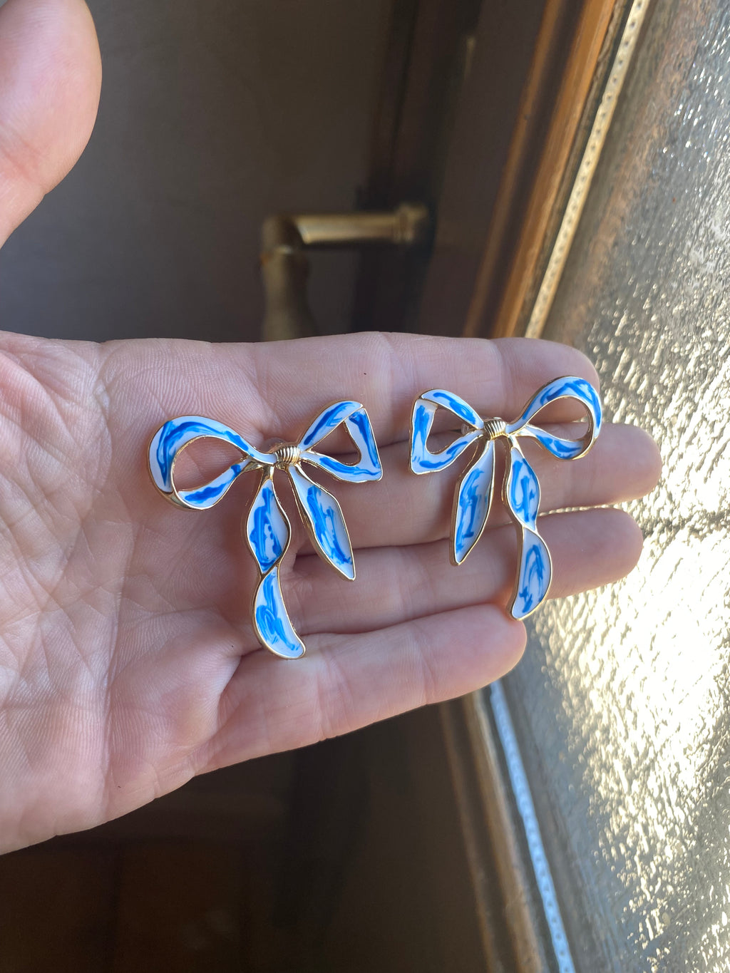 boucle d’oreille gros noeud ruban doré bleu émail clou vintage rétro