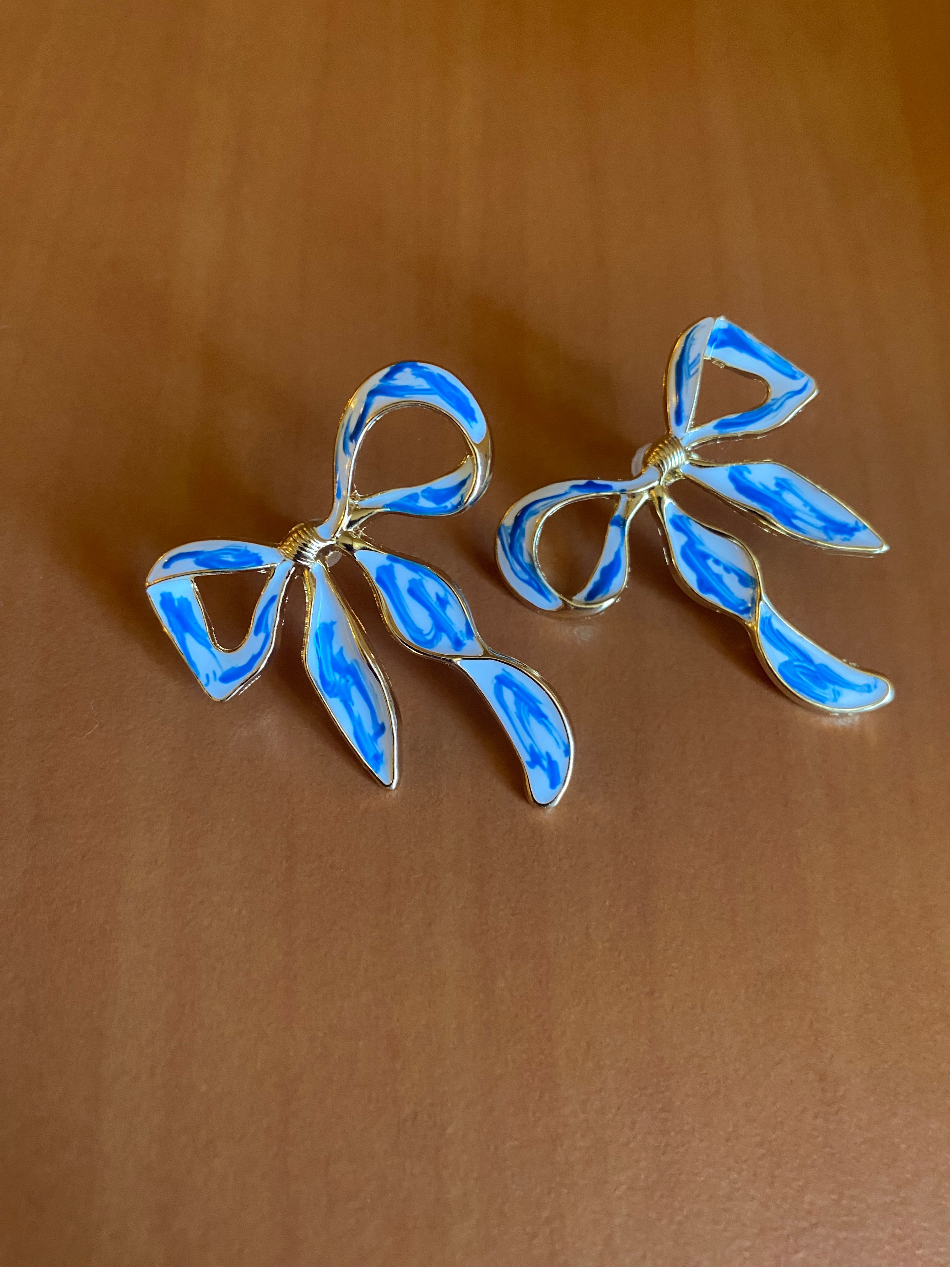 boucle d’oreille gros noeud ruban doré bleu émail clou vintage rétro