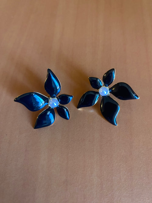boucle d’oreille clou grosse fleur noir asymétrique acier inoxydable doré fantaisie femme