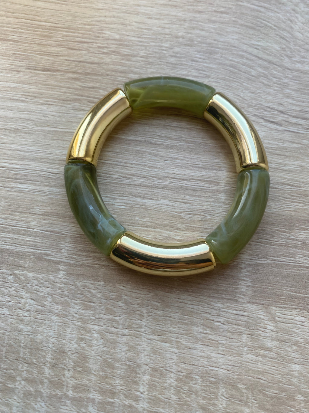 Bracelet élastique à grosse perle vert jade nacré