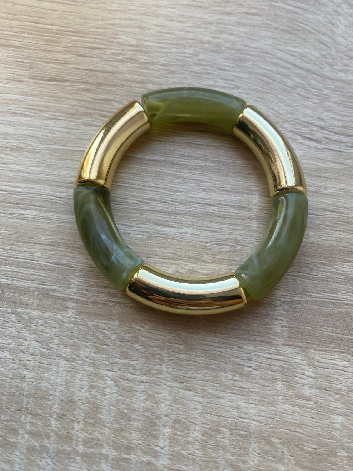 Bracelet élastique à grosse perle vert jade nacré