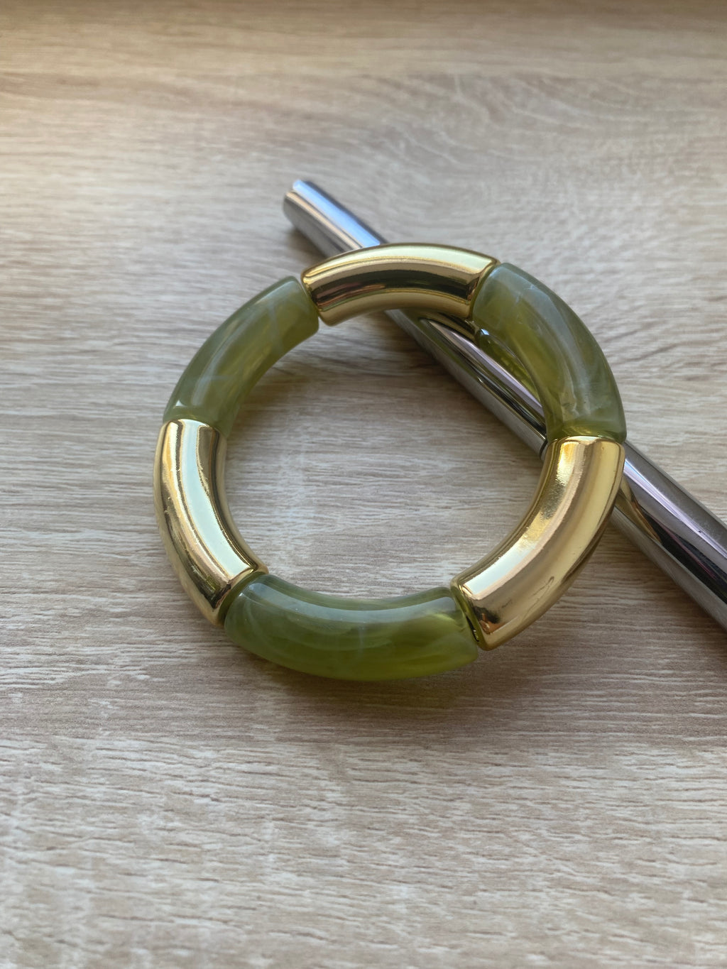 Bracelet élastique à grosse perle vert jade nacré