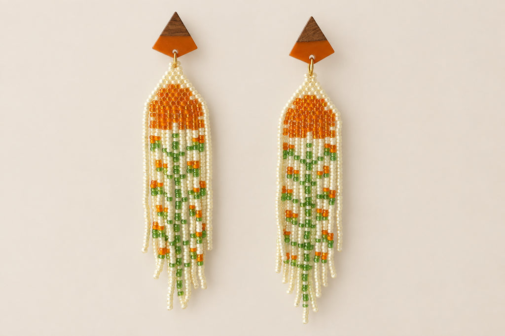 Boucles d’oreilles à longues franges ivoire, vert et orange