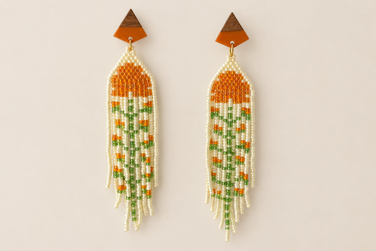 Boucles d’oreilles à longues franges ivoire, vert et orange