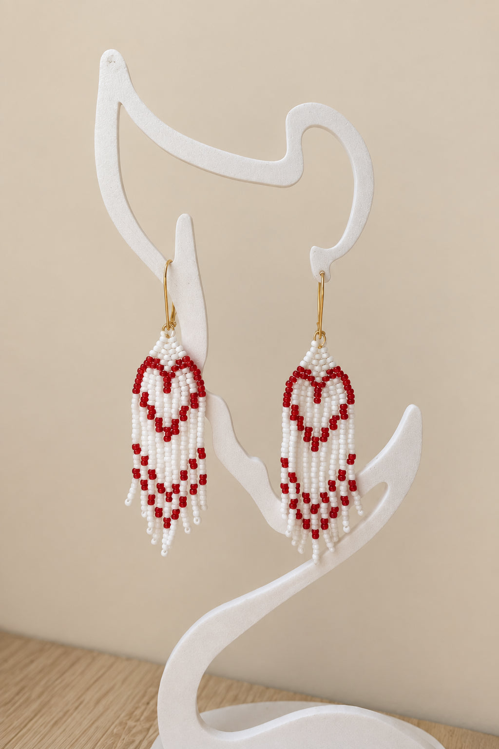 Boucles d’oreilles Miyuki à franges blanches et rouges