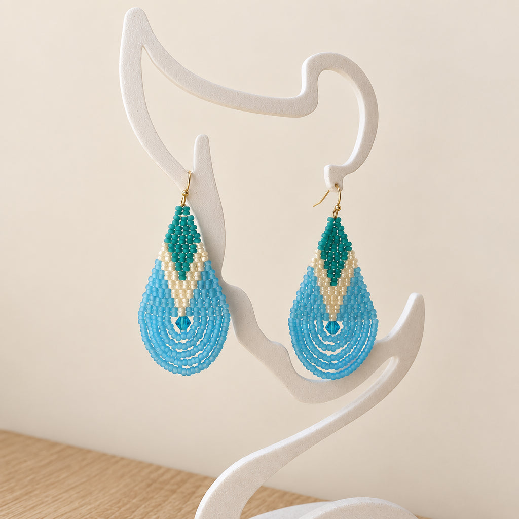 Boucles d’oreilles goutte en perles bleu clair, turquoise et ivoire
