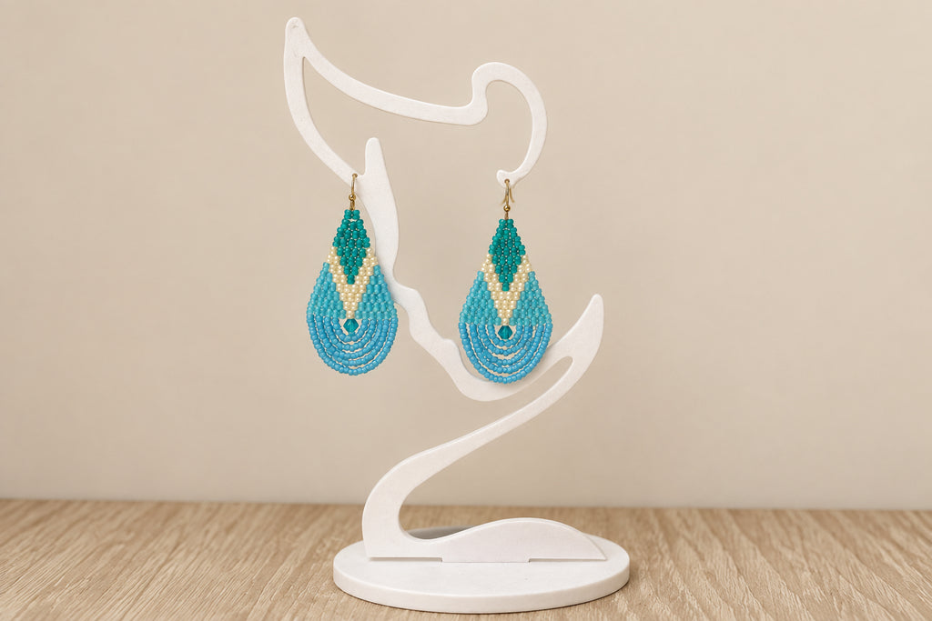 Boucles d’oreilles goutte en perles bleu clair, turquoise et ivoire
