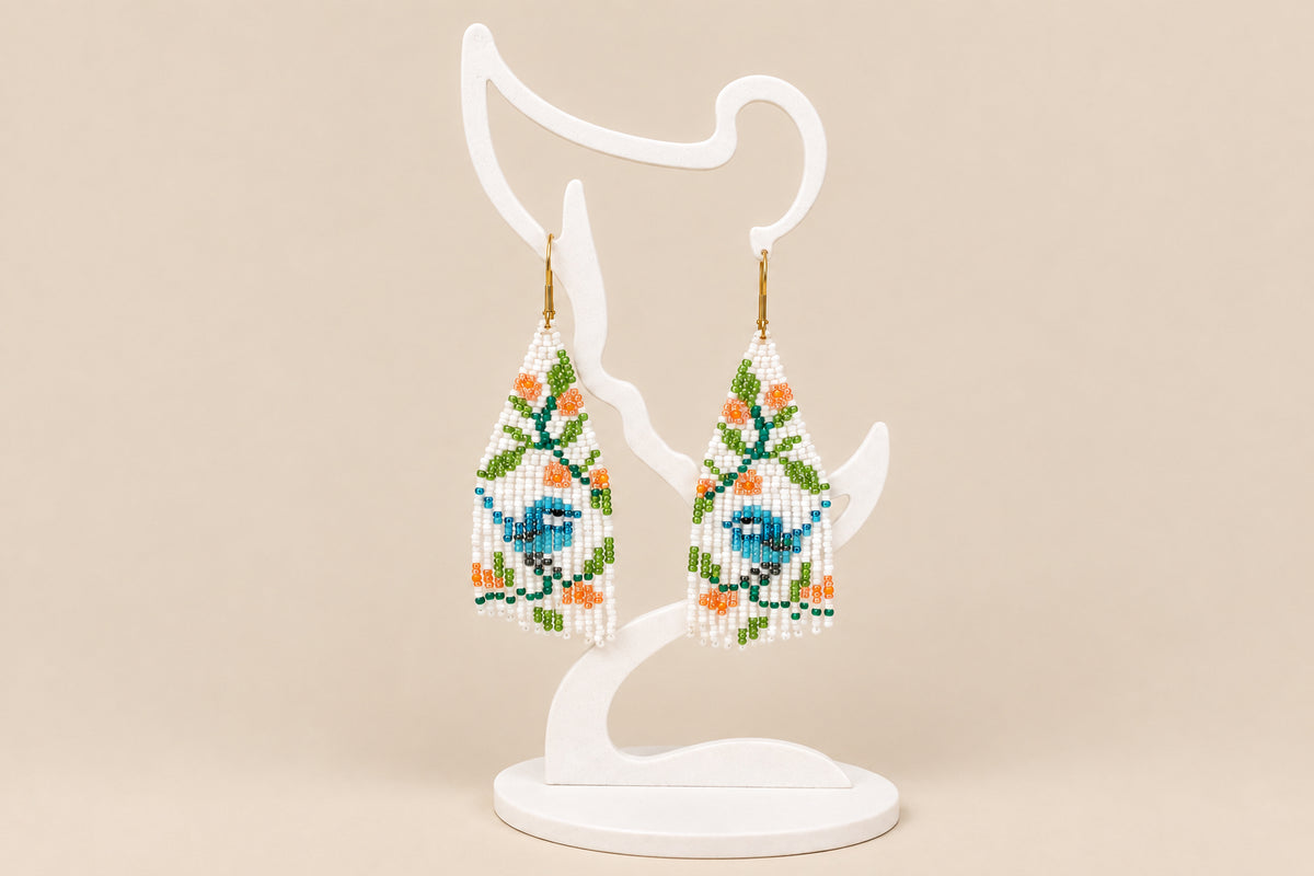 Boucles d’oreilles à longues franges fleuries blanches, vertes et bleues