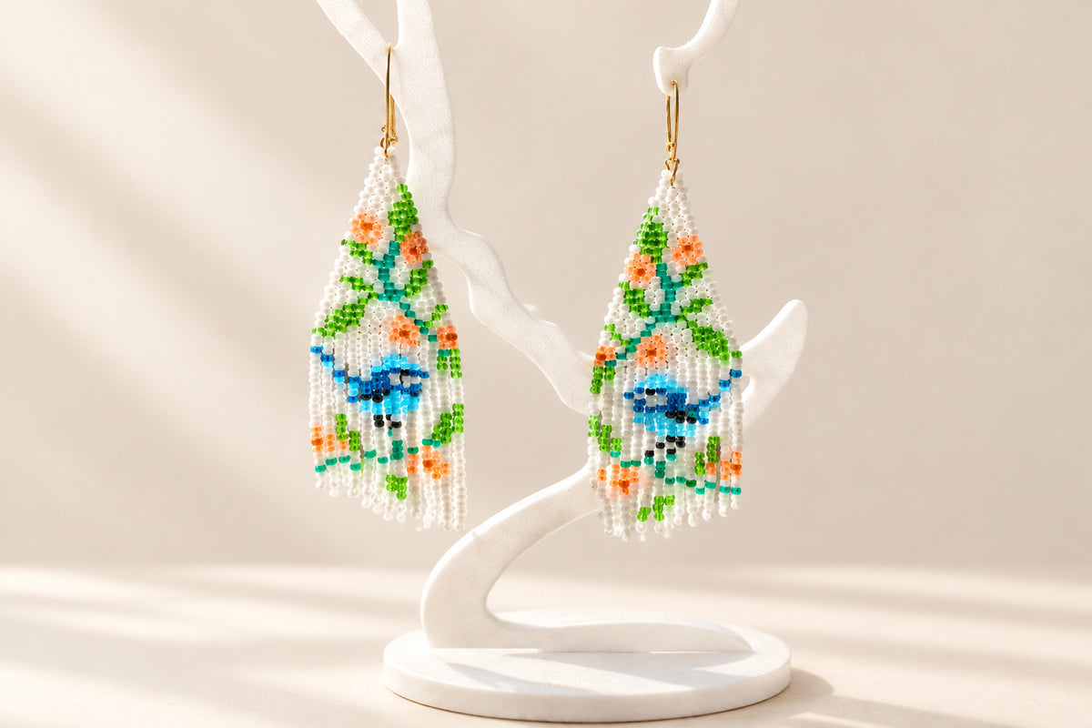 Boucles d’oreilles à longues franges fleuries blanches, vertes et bleues