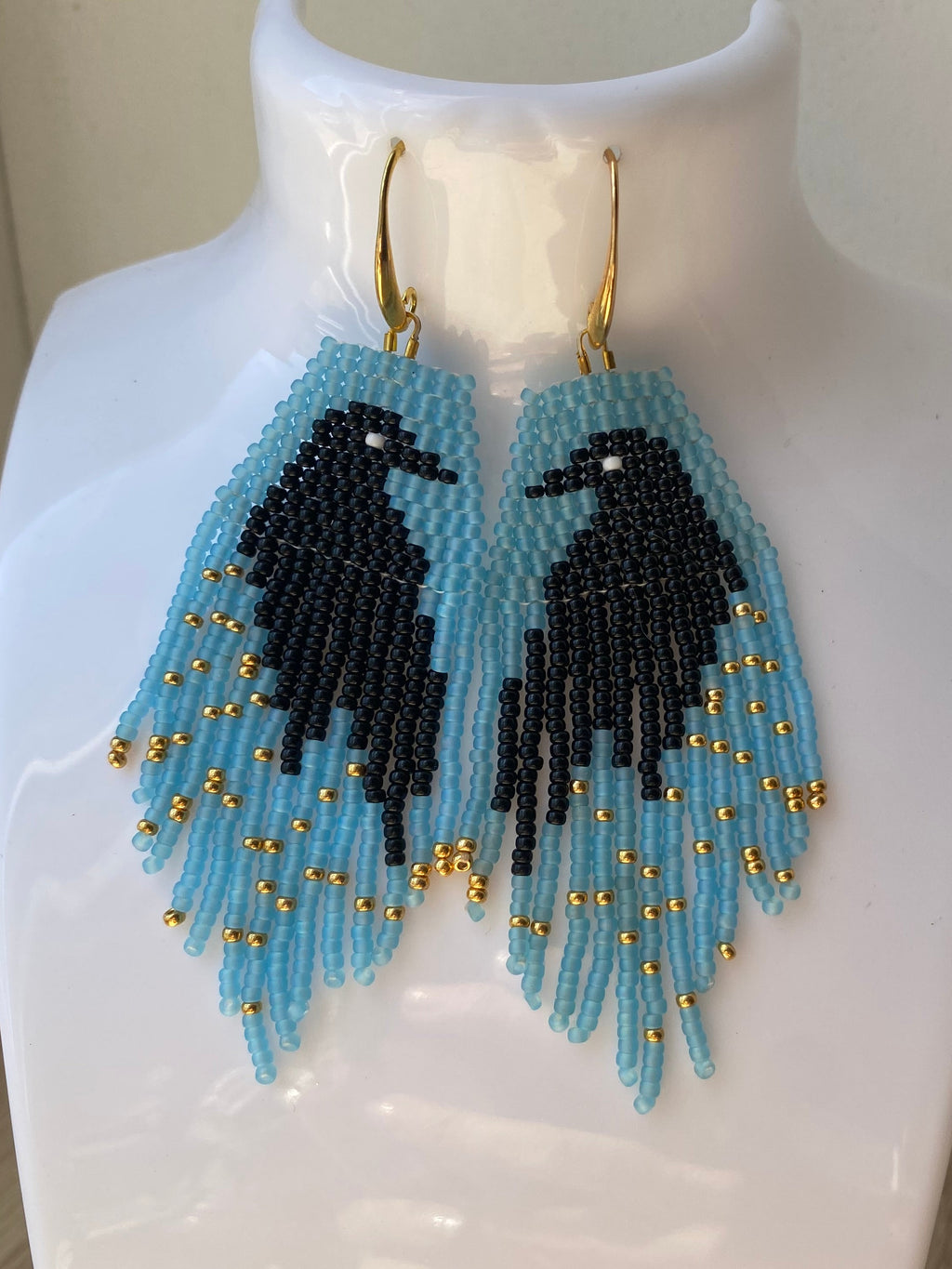 Boucles d’oreilles à franges bleu clair, motif oiseau noir