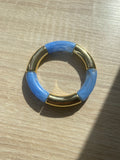 Bracelet élastique à grosse perle bleu marbré et doré