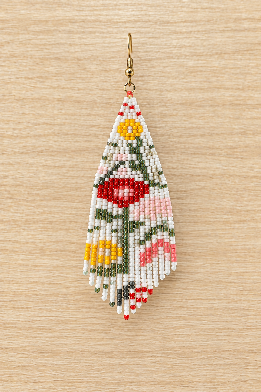 Boucle fleurie seule sur fond bois clair