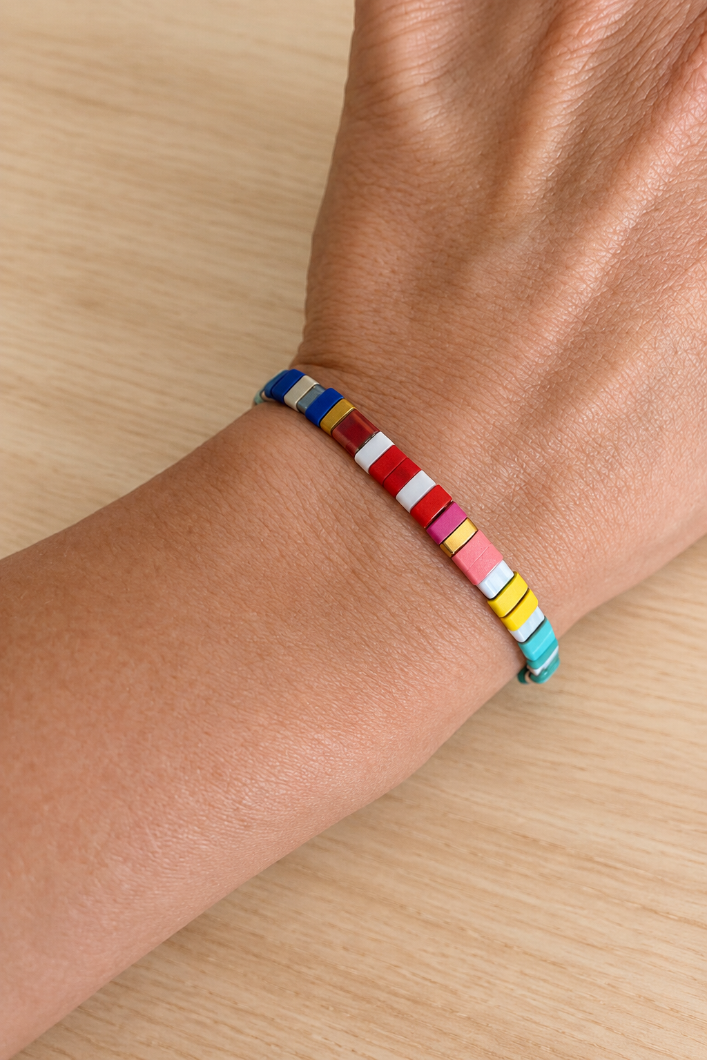 Bracelet fin élastique Half Tila multicolore mat et doré