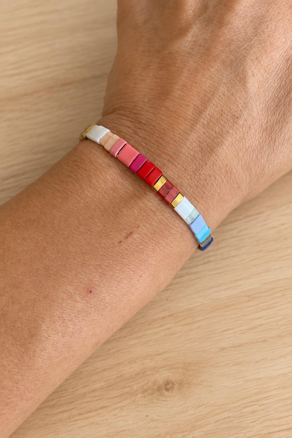 Bracelet fin élastique Half Tila blanc multicolore mat et doré