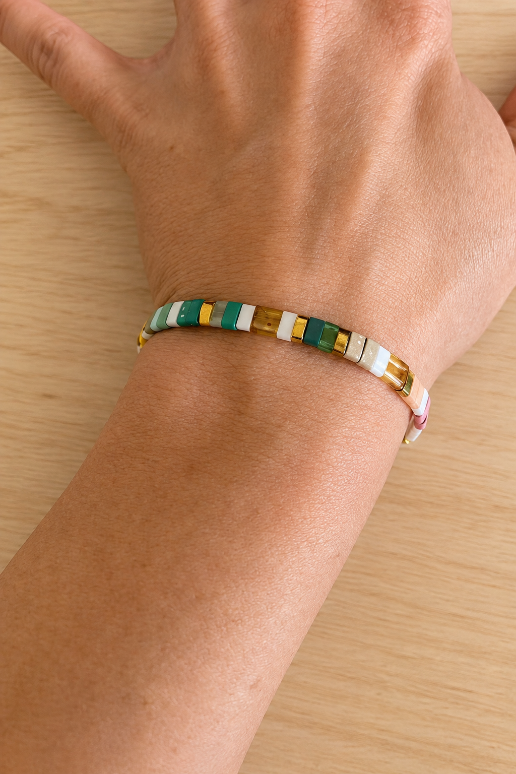 Bracelet fin élastique Half Tila multicolore mat et doré