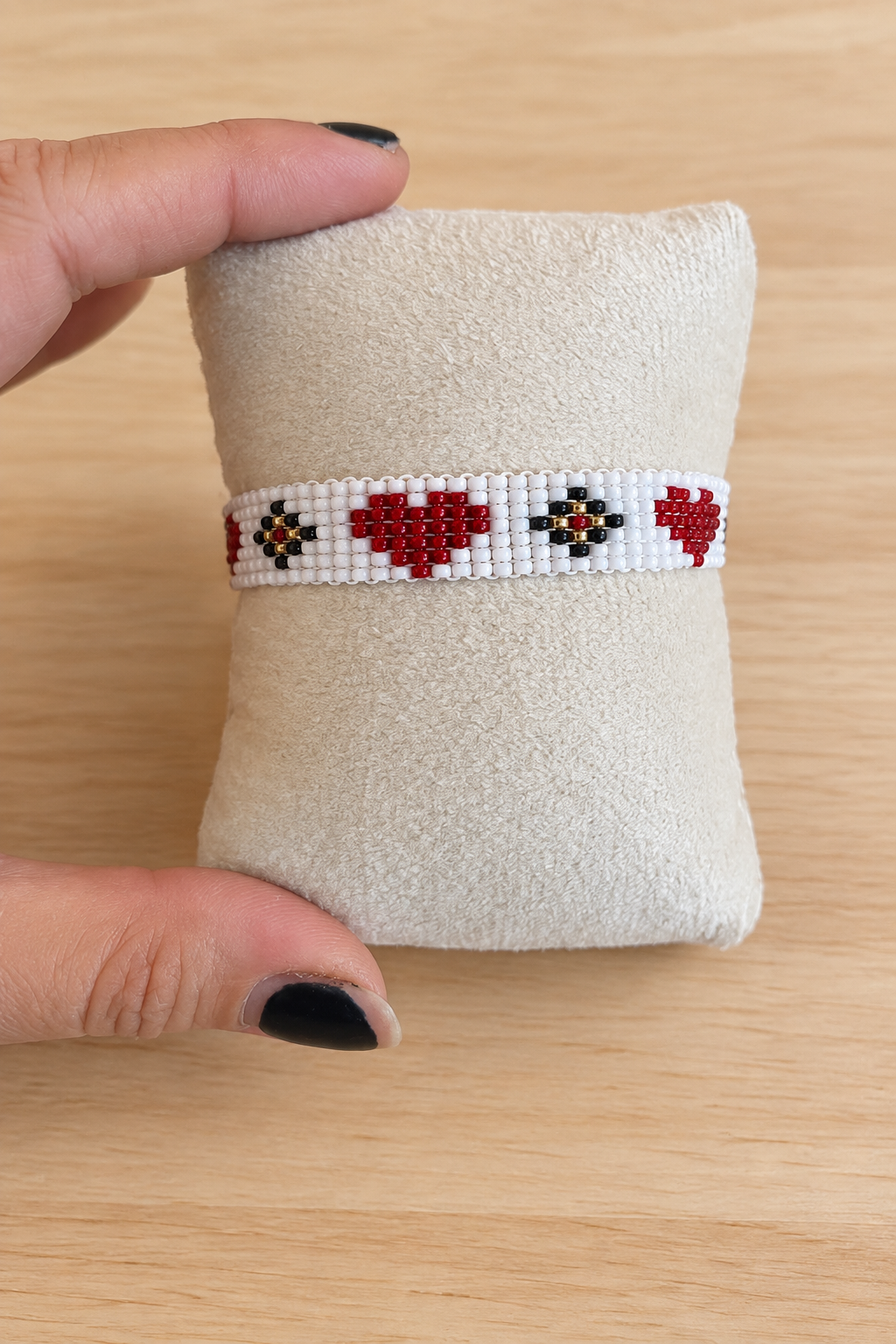 Bracelet Miyuki blanc à cœur rouge