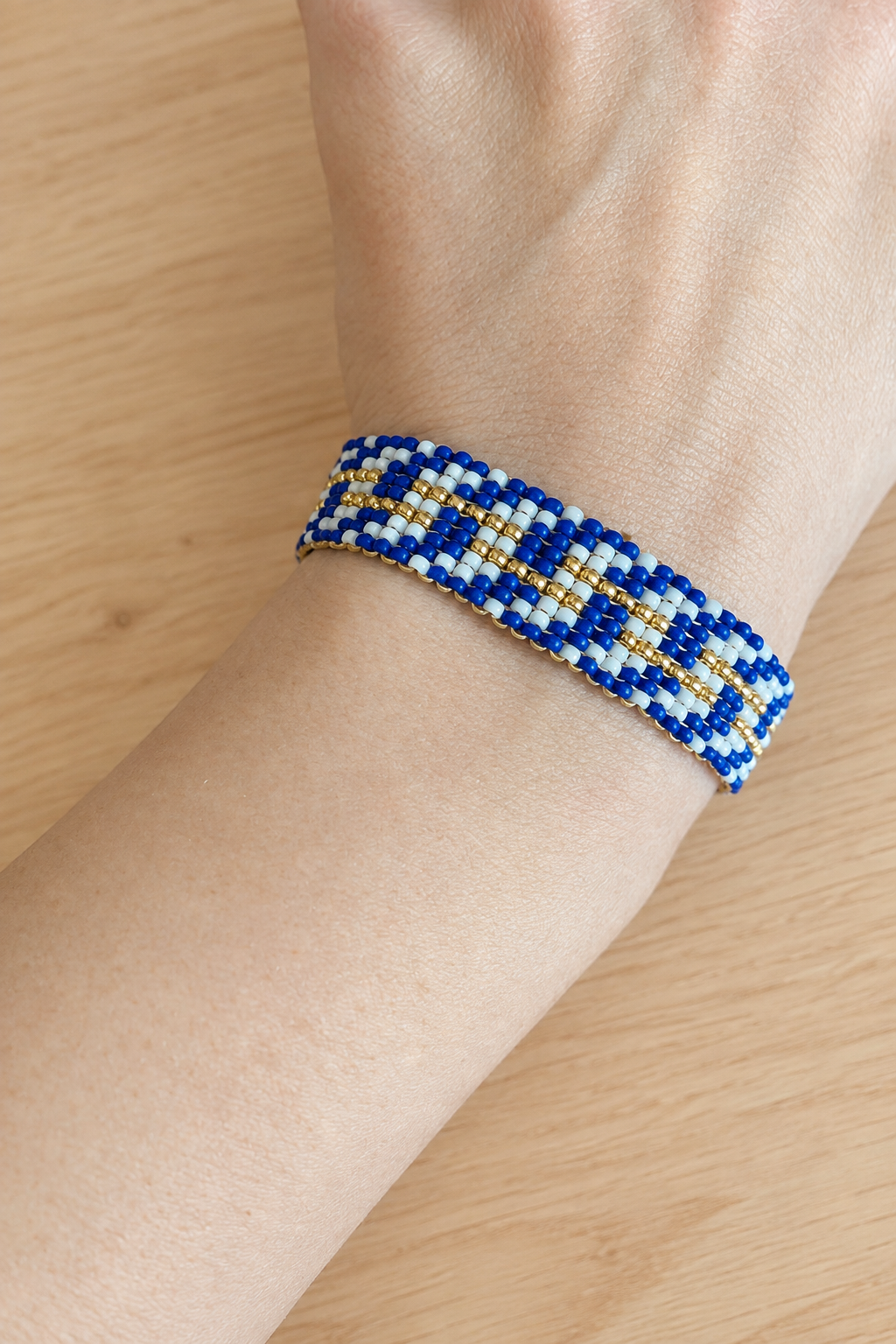 Bracelet Miyuki tissé blanc, bleu marine et doré ajustable