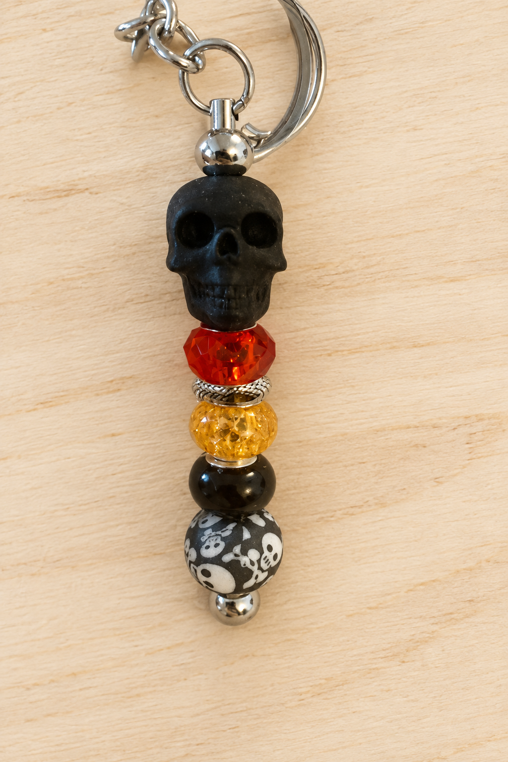 Bijou de sac crâne serpent noir en perles – Halloween