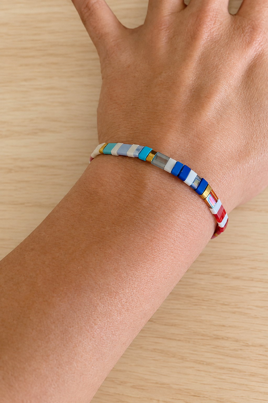 Bracelet fin élastique Half Tila multicolore mat et doré