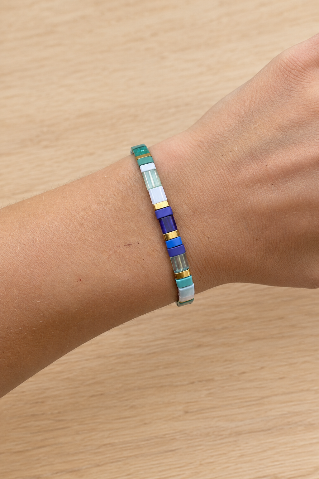 Bracelet fin élastique Half Tila blanc multicolore mat et doré