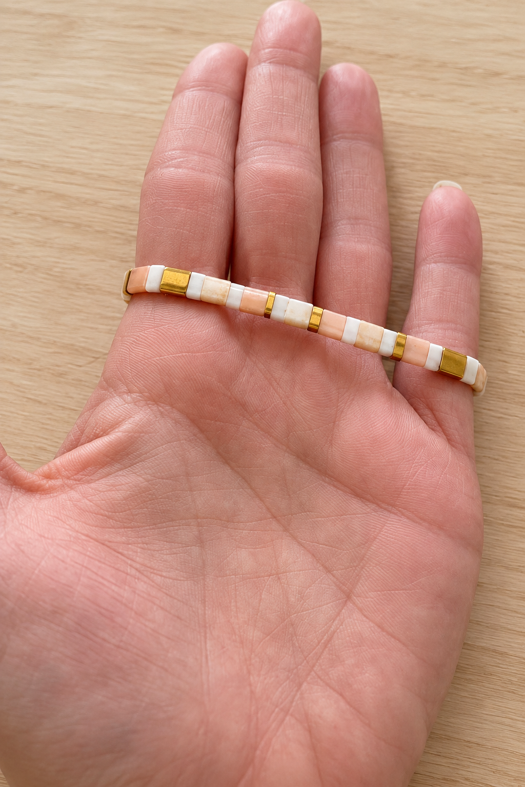 Bracelet fin élastique Half Tila dégradé pêche et abricot