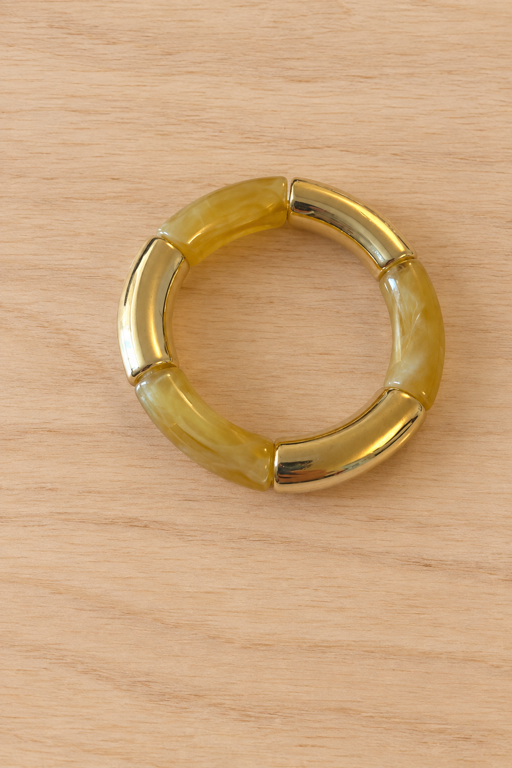 Bracelet élastique à grosse perle jaune foncé nacré et doré
