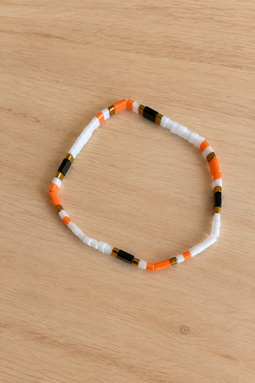 Bracelet fin élastique Half Tila blanc, noir et orange, grande taille