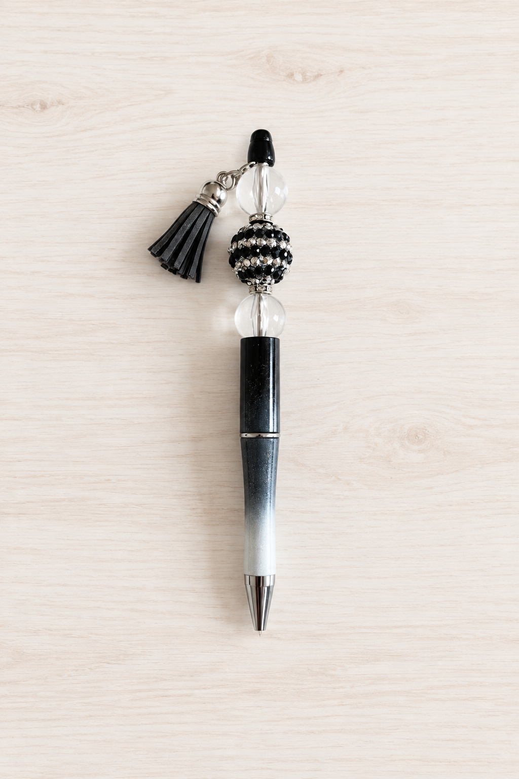 Stylo noir pailleté à perle transparente et pompon