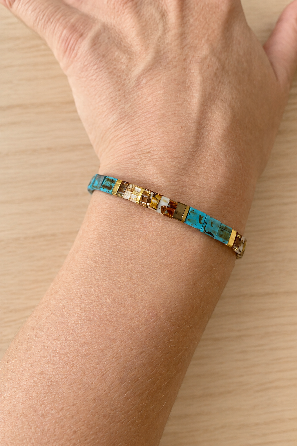 Bracelet fin élastique Half Tila turquoise marbré, ambre et doré