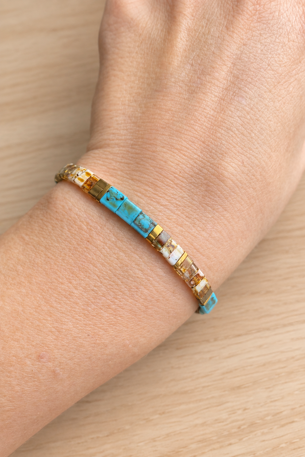 Bracelet fin élastique Half Tila turquoise marbré, ambre et doré