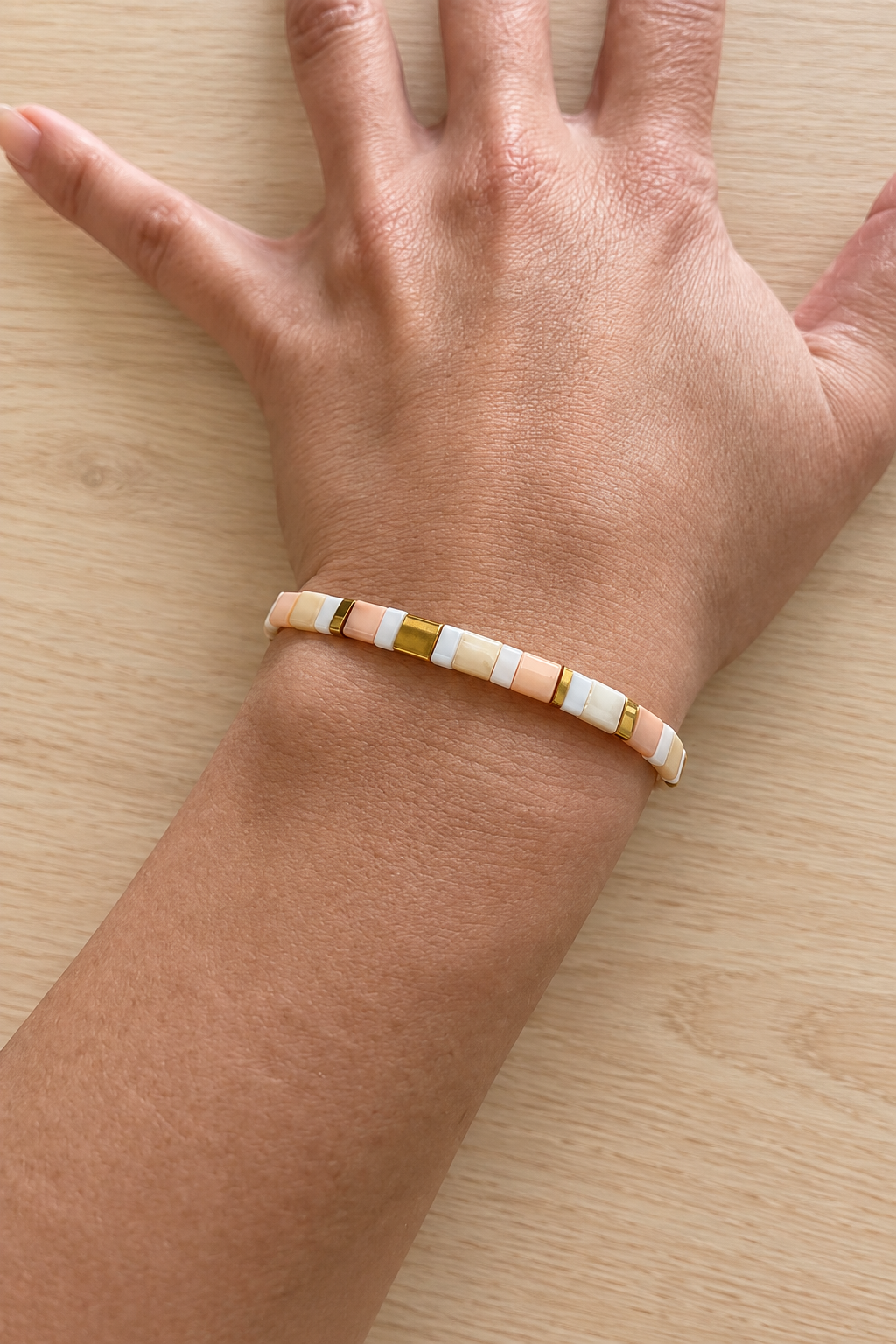 Bracelet fin élastique Half Tila dégradé pêche et abricot