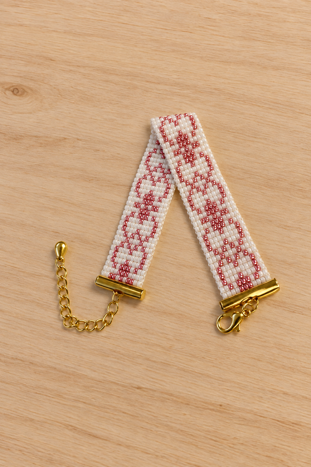 Bracelet Miyuki blanc à motif scarabée rose métallisé