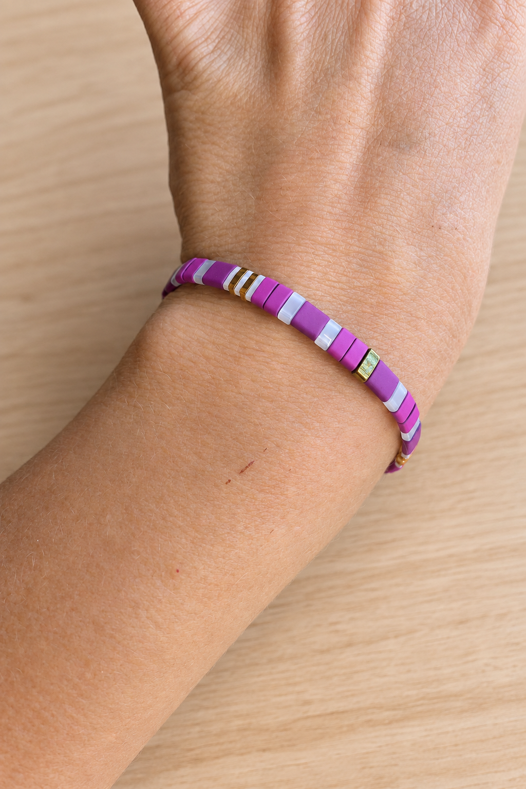Bracelet fin élastique Half Tila violet clair, transparent et doré