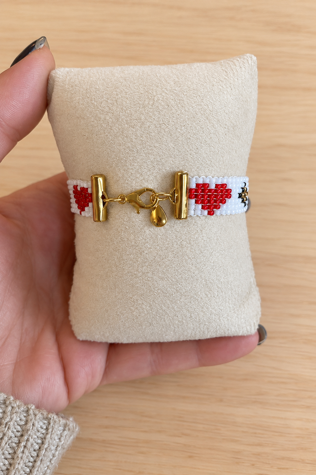 Bracelet Miyuki blanc à cœur rouge
