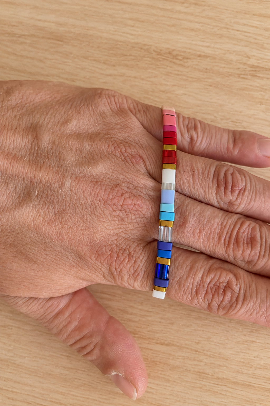 Bracelet fin élastique Half Tila blanc multicolore mat et doré
