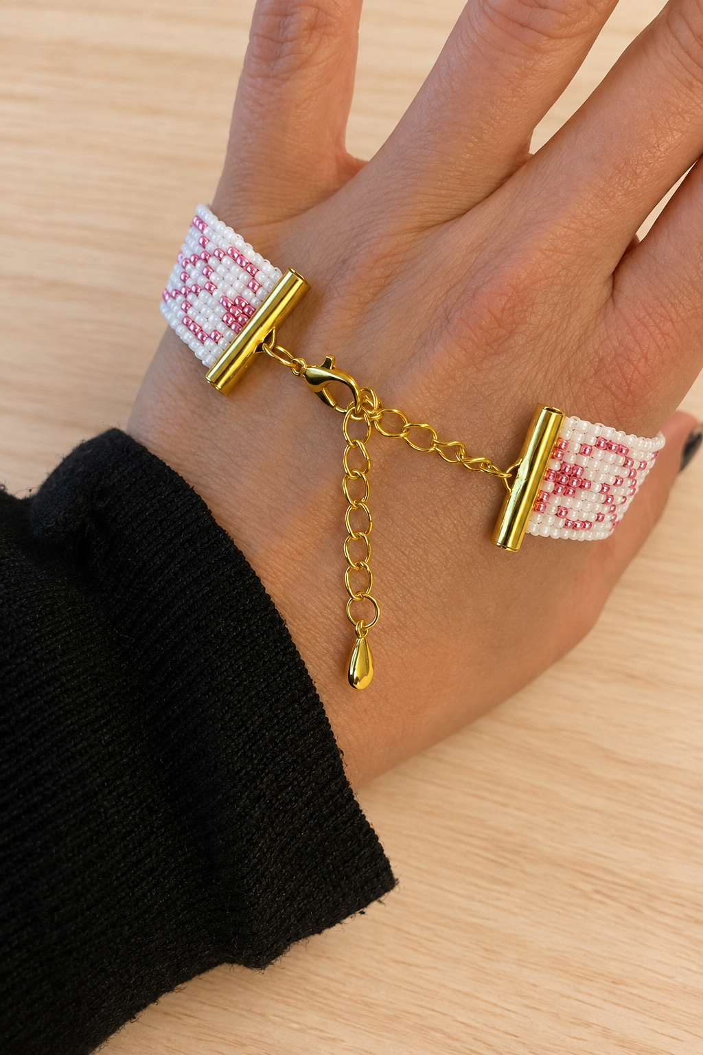 Bracelet Miyuki blanc à motif scarabée rose métallisé