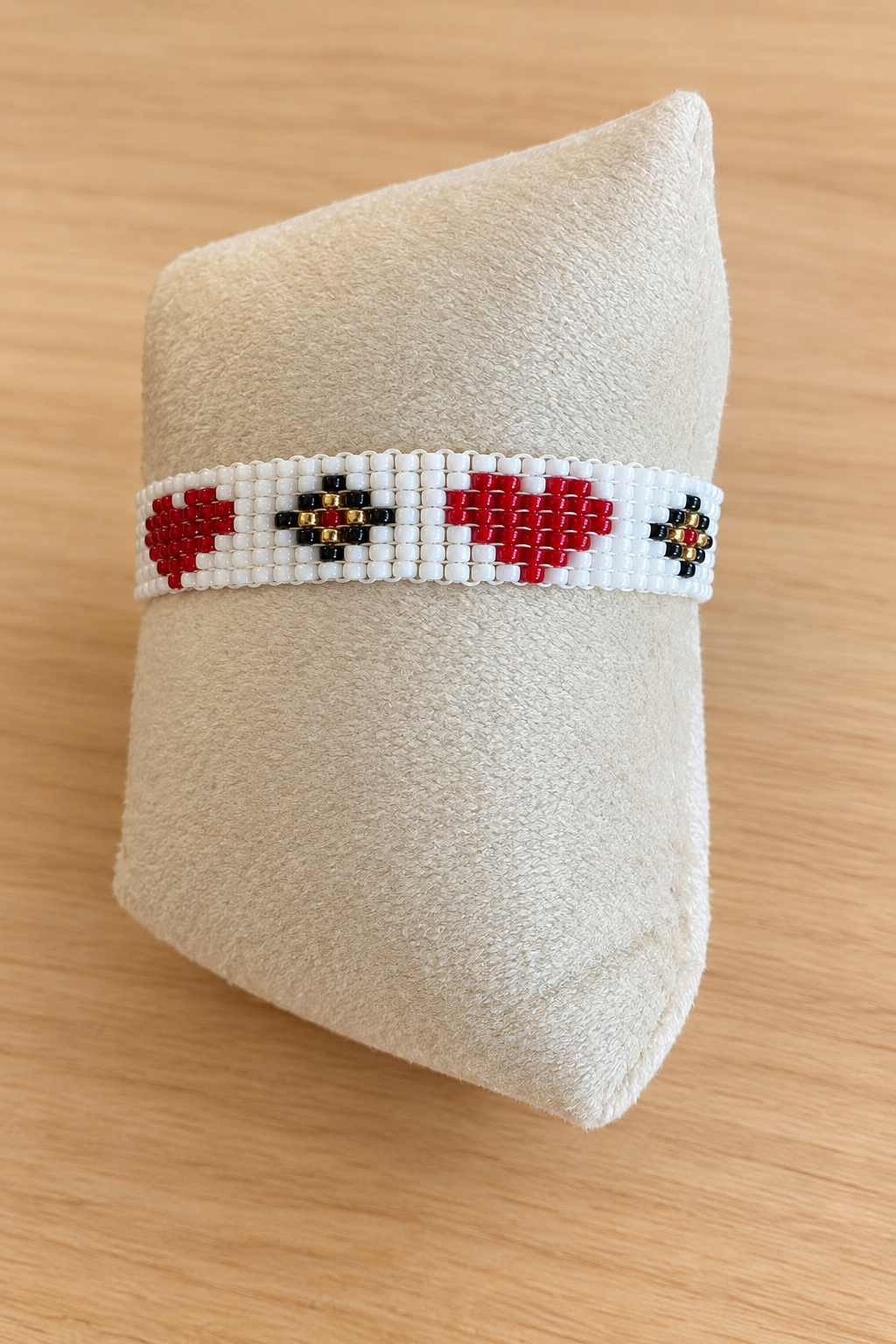 Bracelet Miyuki blanc à cœur rouge