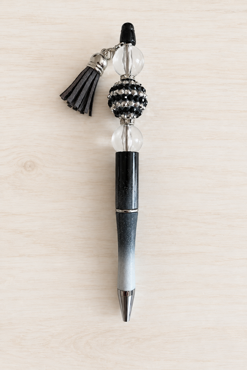 Stylo noir pailleté à perle transparente et pompon